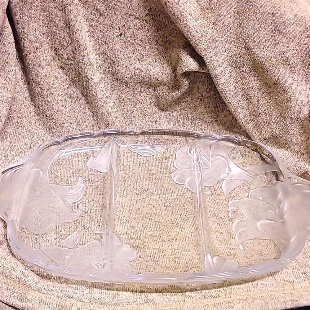 Mikasa Studio Nova Winter Rose clear three divided dish with frost style flowers